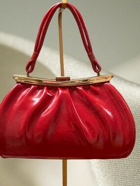 Red Patient Leather 60s handbag Vintage kiss lock